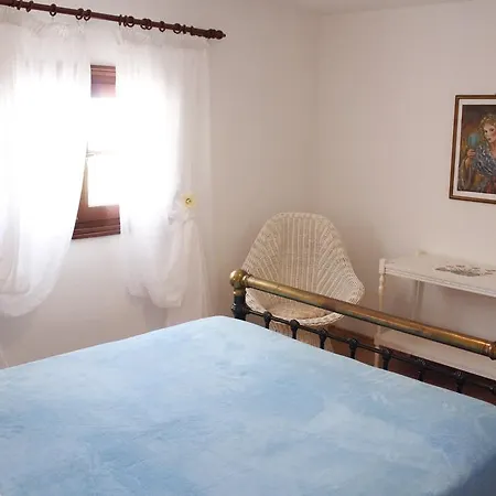 Mantalena Skyros